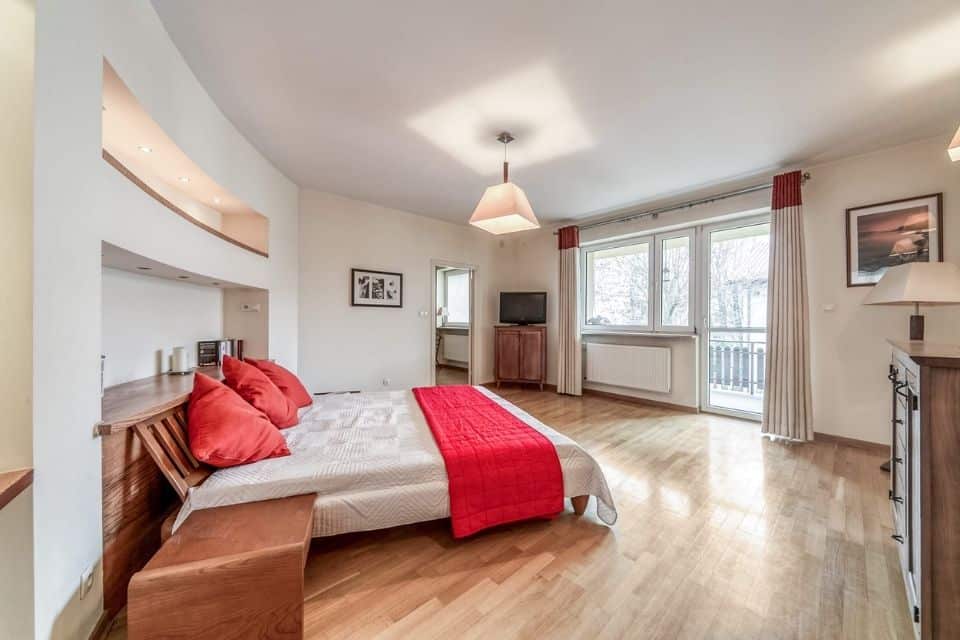 Dom Ligonia 460 m² – sprzedaż przez UNIKAT Real Estate Warszawa
